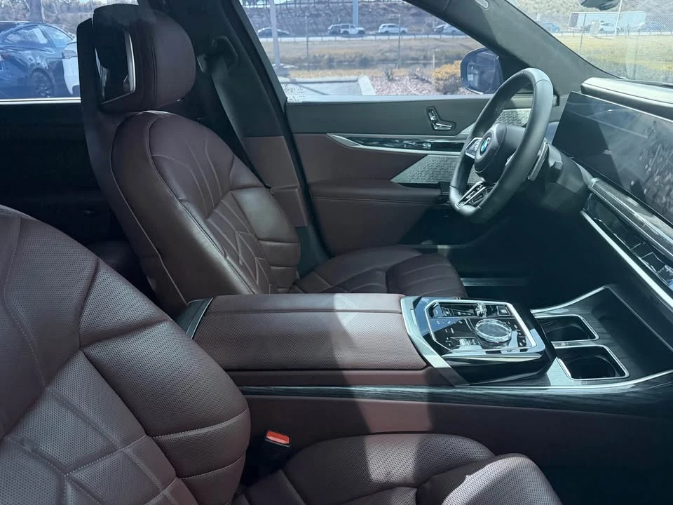 2023 BMW G70 7 Series - Image 7 of 13