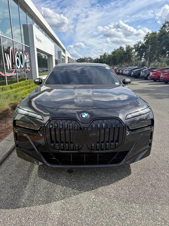 2023 BMW G70 7 Series - Image 2 of 13