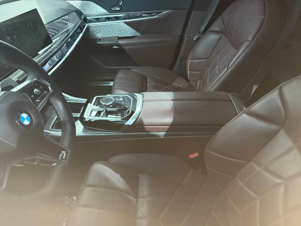 2023 BMW G70 7 Series - Image 9 of 13