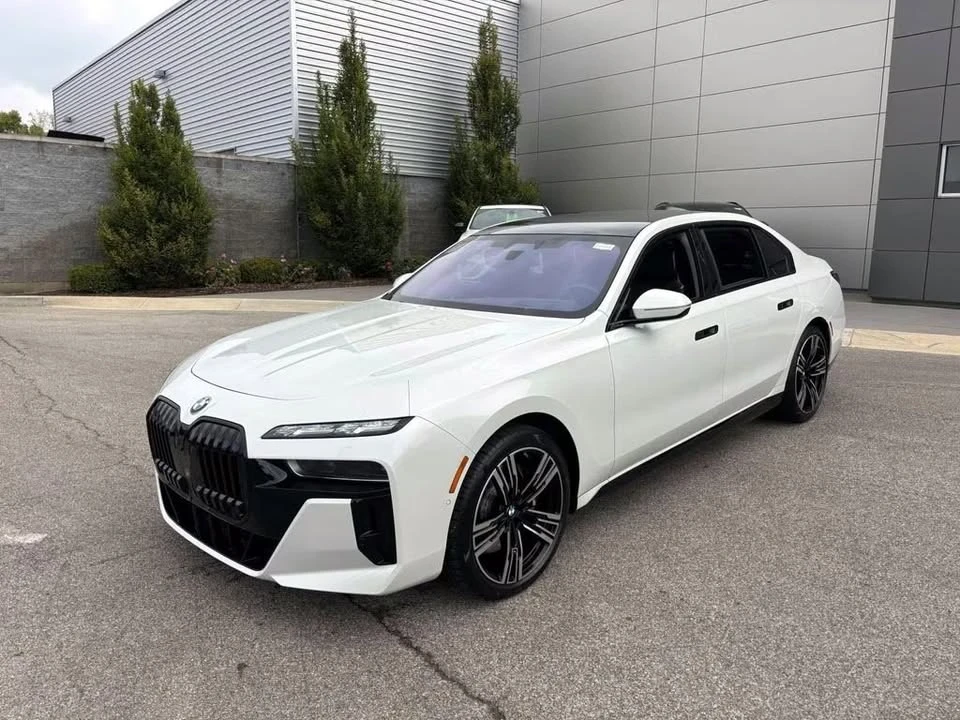 2023 BMW G70 7 Series - Image 3 of 17