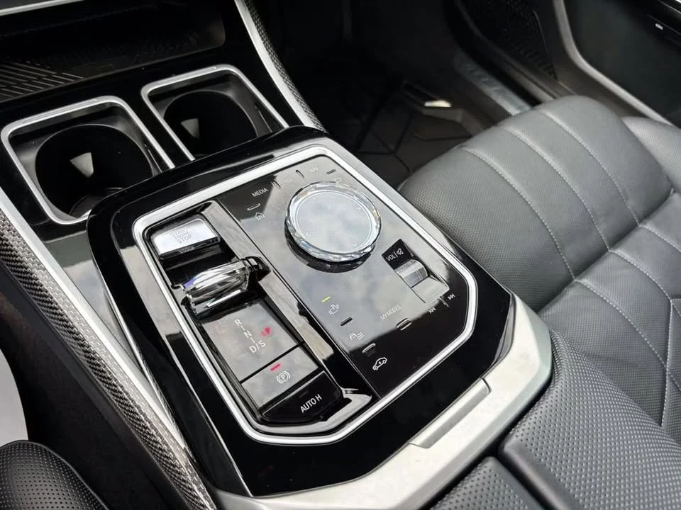 2023 BMW G70 7 Series - Image 13 of 17