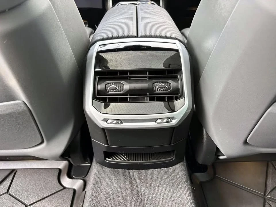 2023 BMW G70 7 Series - Image 17 of 17