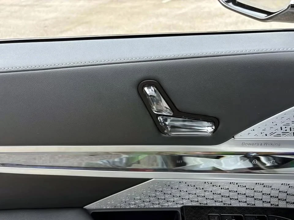 2023 BMW G70 7 Series - Image 8 of 17