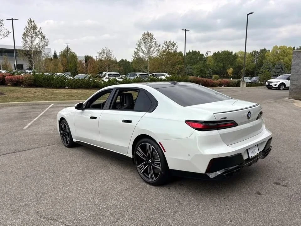 2023 BMW G70 7 Series - Image 5 of 17