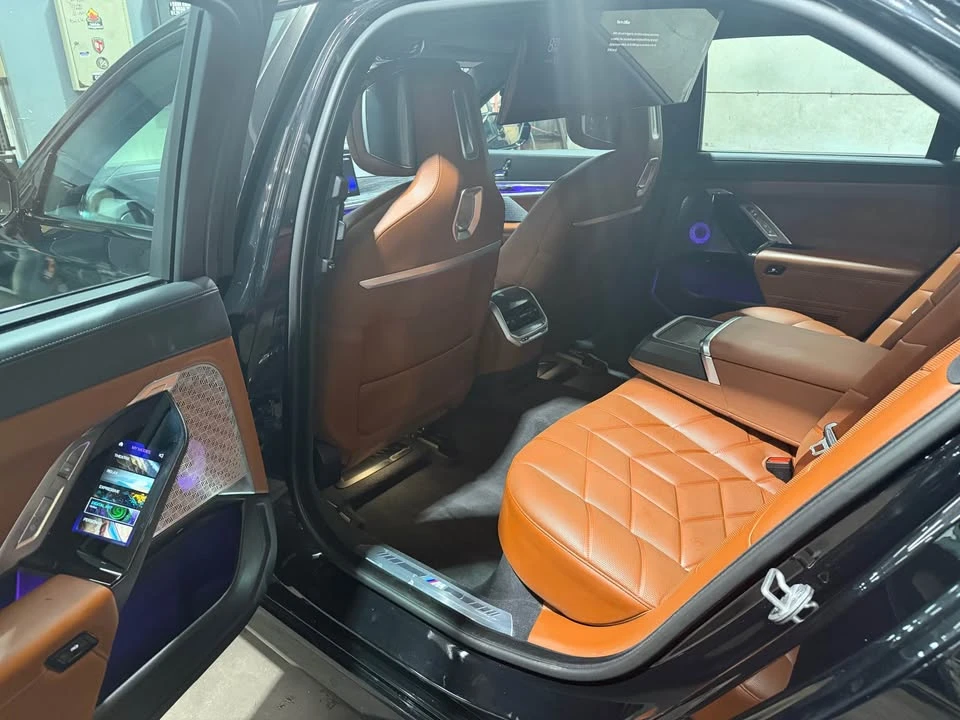 2023 BMW G70 7 Series - Image 13 of 20