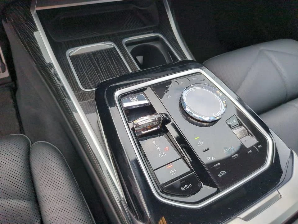 2023 BMW G70 7 Series - Image 9 of 10