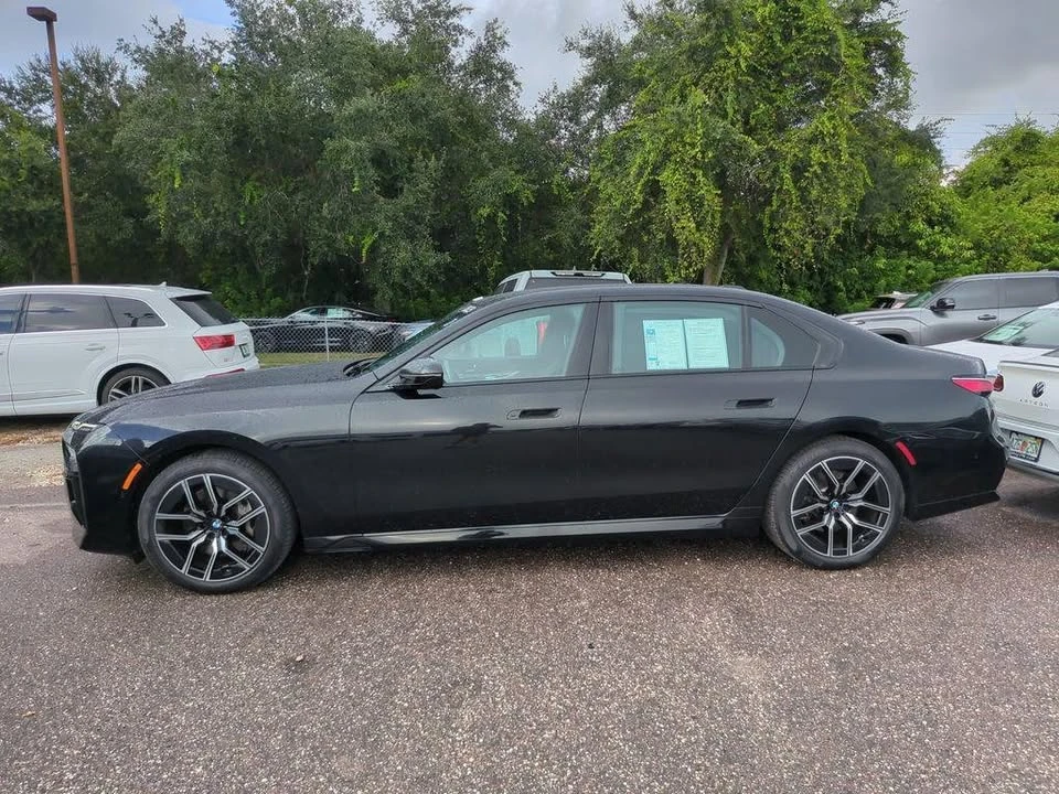 2023 BMW G70 7 Series - Image 3 of 10