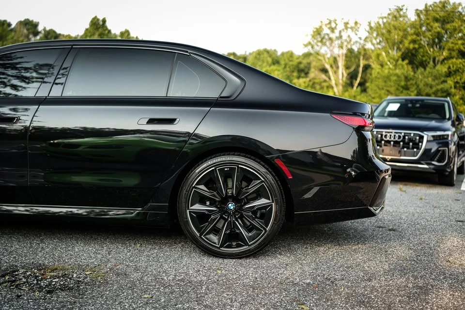 2023 BMW G70 7 Series - Image 10 of 20