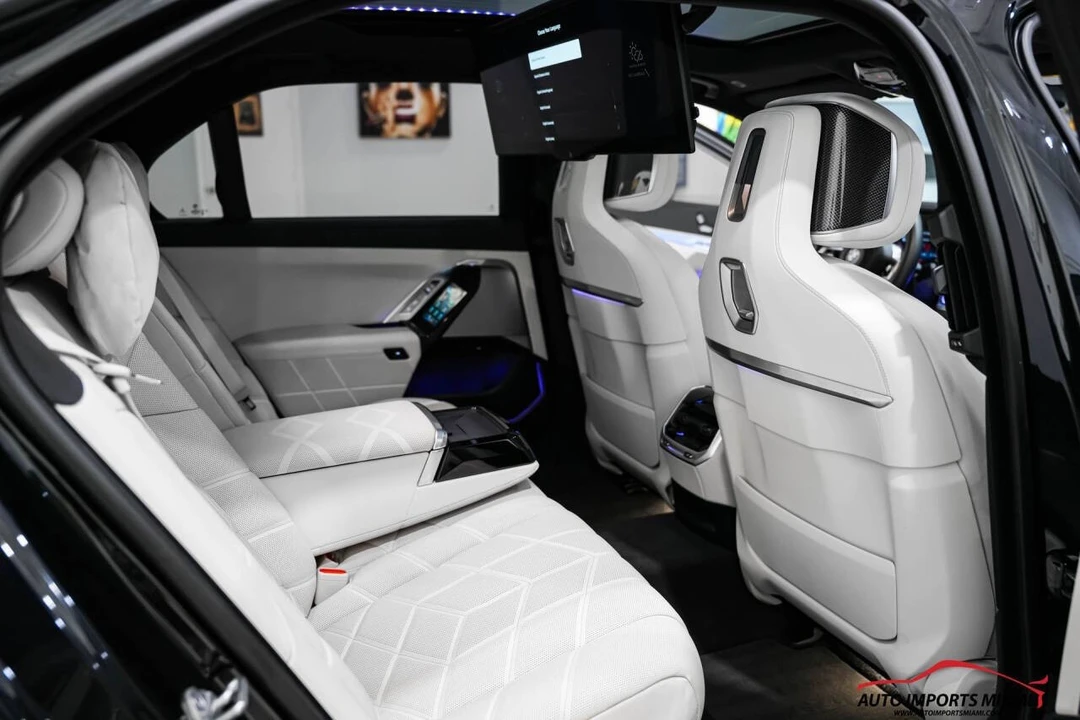 2023 BMW G70 7 Series - Image 8 of 12
