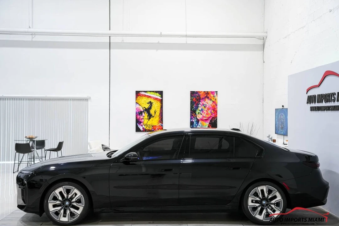 2023 BMW G70 7 Series - Image 11 of 12