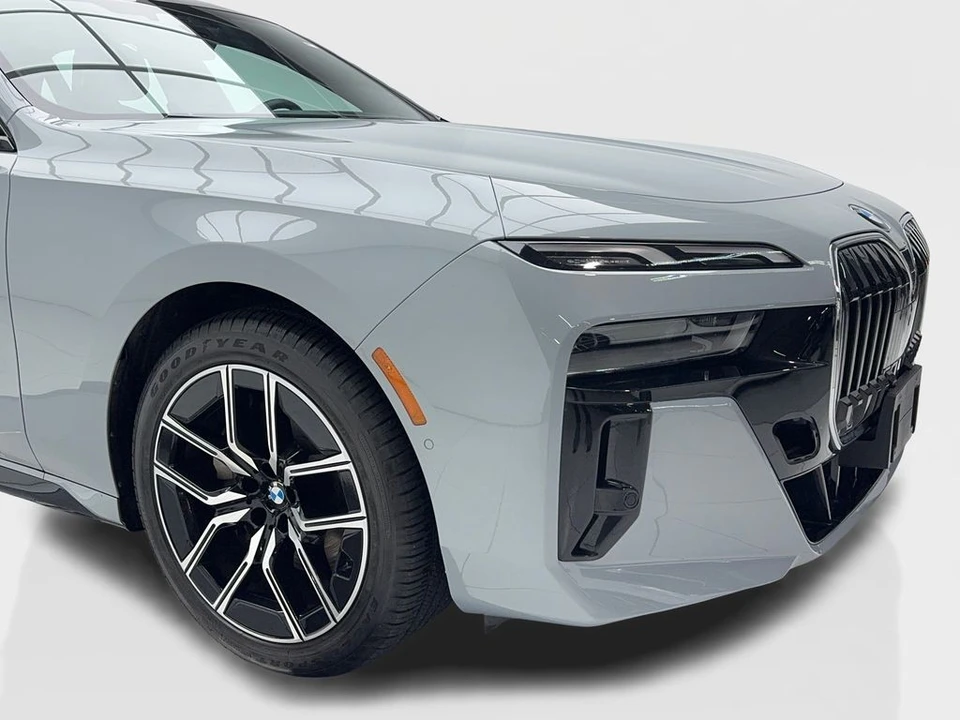 2023 BMW G70 7 Series - Image 3 of 12