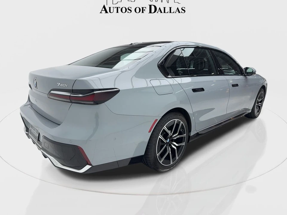 2023 BMW G70 7 Series - Image 10 of 21