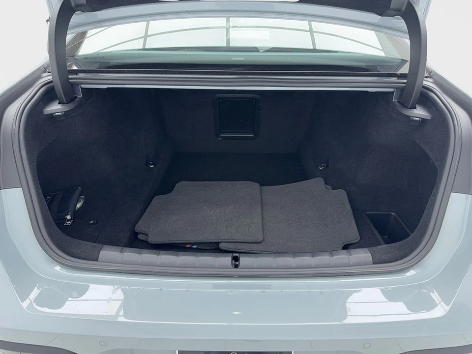 2023 BMW G70 7 Series - Image 13 of 21