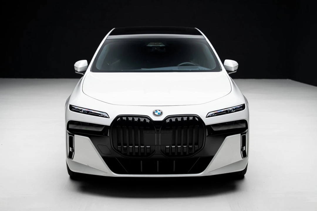 2023 BMW G70 7 Series - Image 5 of 12