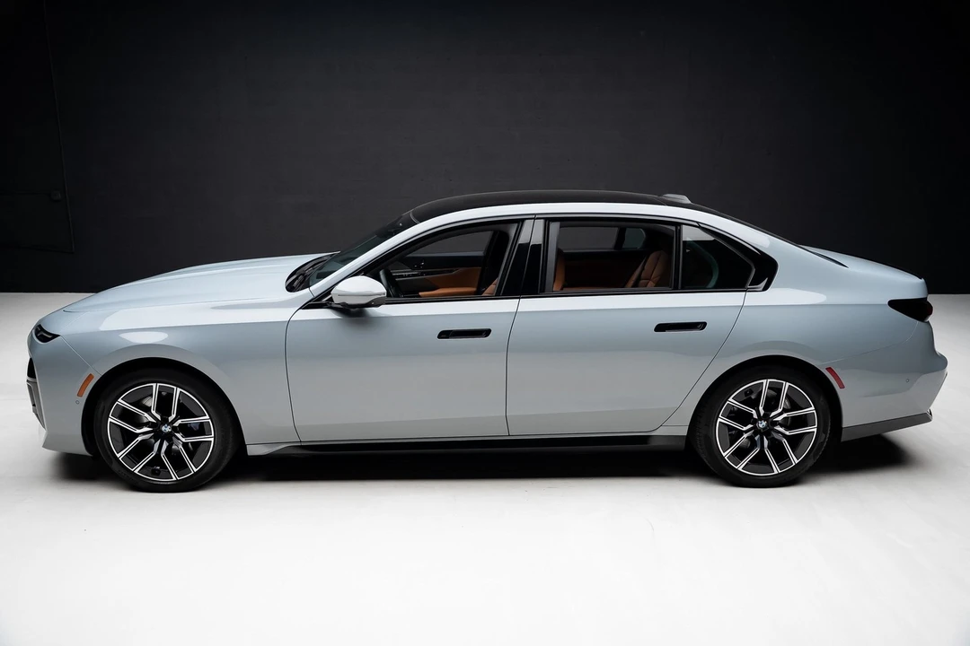 2023 BMW G70 7 Series - Image 15 of 21