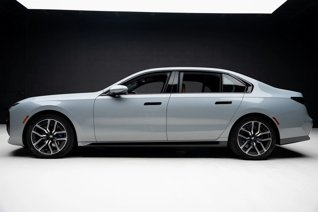 2023 BMW G70 7 Series - Image 16 of 21