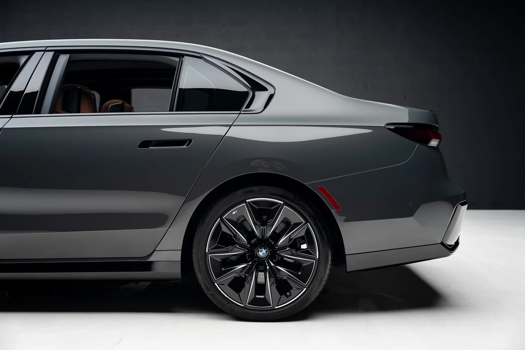 2023 BMW G70 7 Series - Image 19 of 21