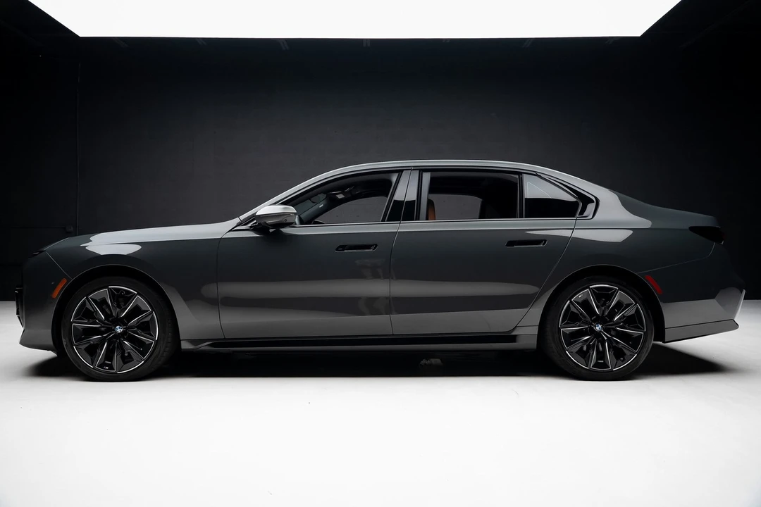 2023 BMW G70 7 Series - Image 16 of 21