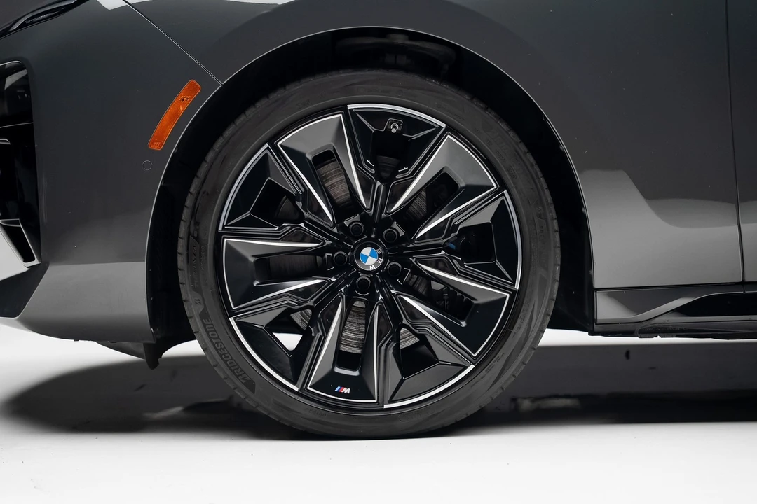2023 BMW G70 7 Series - Image 18 of 21