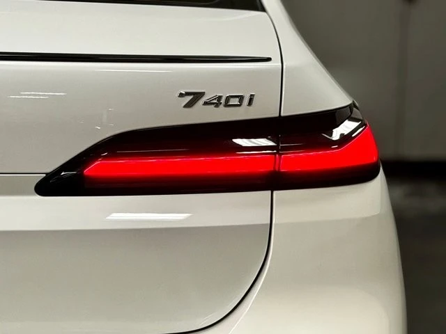 2023 BMW G70 7 Series - Image 14 of 21