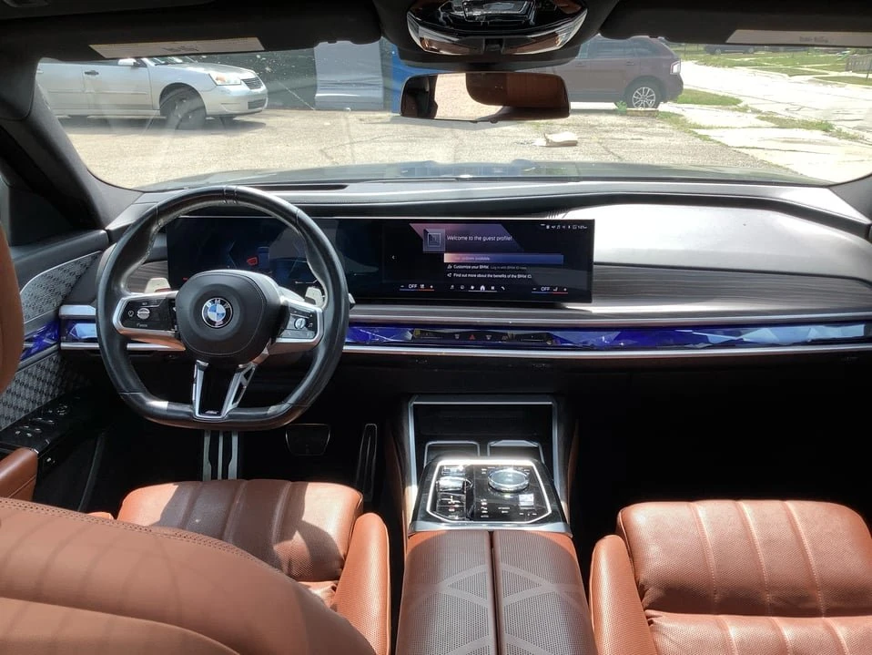 2023 BMW G70 7 Series - Image 13 of 20