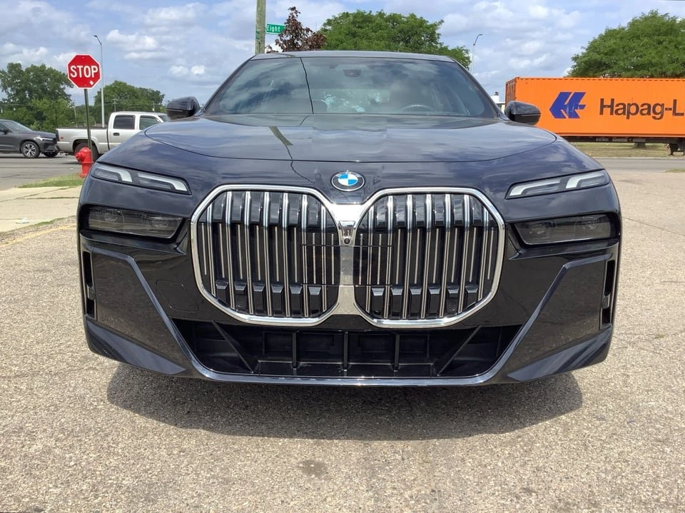 2023 BMW G70 7 Series - Image 8 of 20