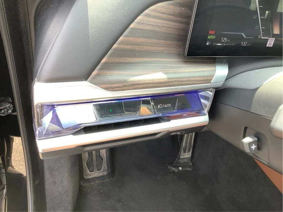 2023 BMW G70 7 Series - Image 17 of 20