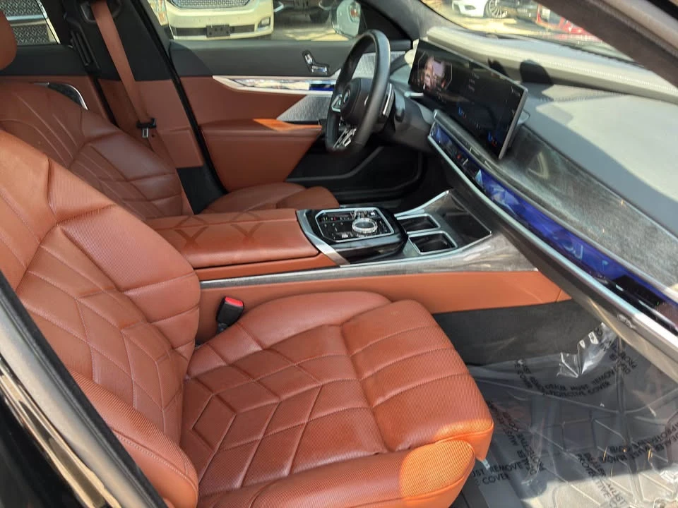 2023 BMW G70 7 Series - Image 14 of 18