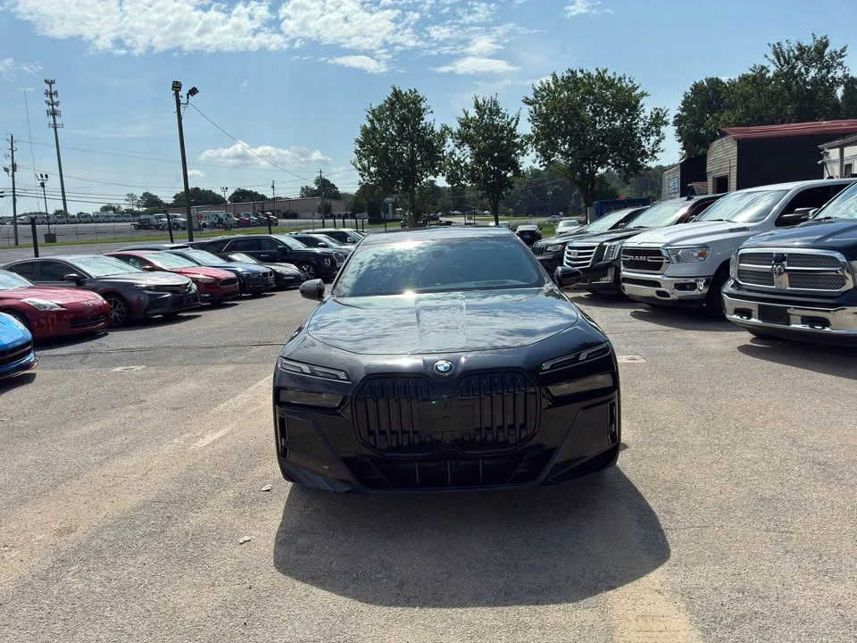 2023 BMW G70 7 Series - Image 8 of 18