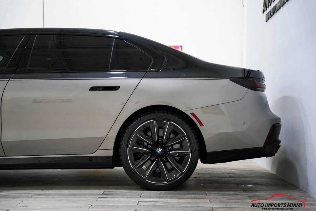 2023 BMW G70 7 Series - Image 17 of 21