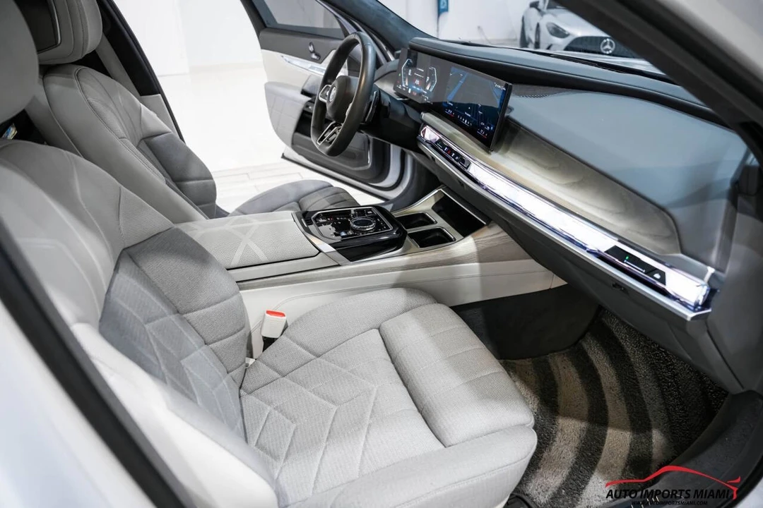 2023 BMW G70 7 Series - Image 13 of 21