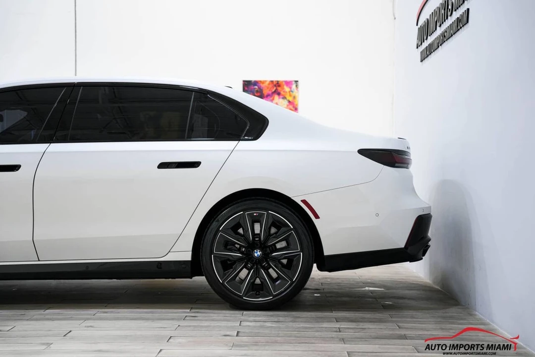2023 BMW G70 7 Series - Image 17 of 21