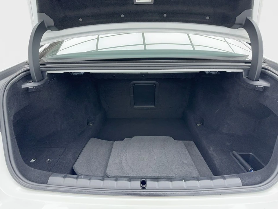 2023 BMW G70 7 Series - Image 13 of 21