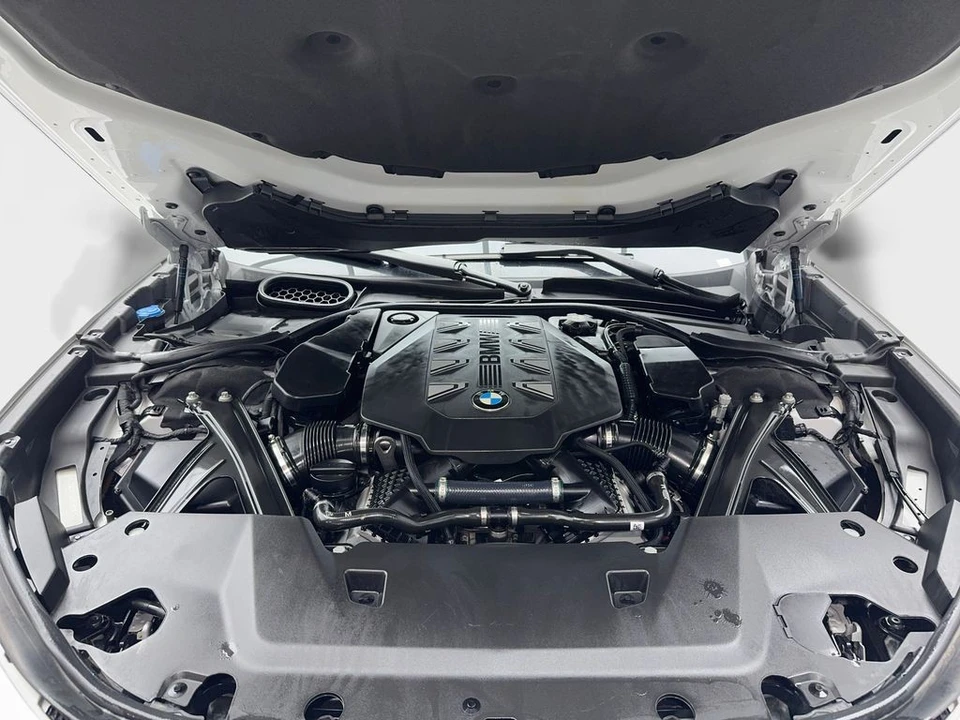 2023 BMW G70 7 Series - Image 11 of 21