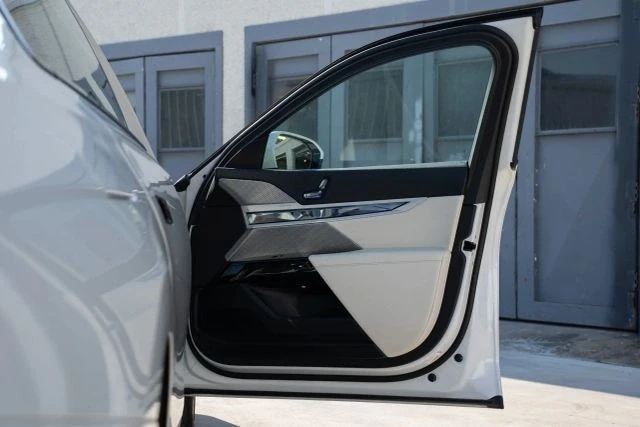 2023 BMW G70 7 Series - Image 17 of 21