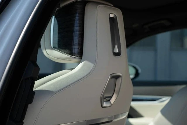 2023 BMW G70 7 Series - Image 15 of 21