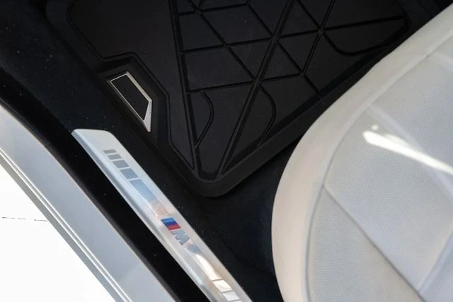 2023 BMW G70 7 Series - Image 13 of 21