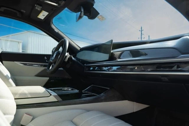 2023 BMW G70 7 Series - Image 20 of 21