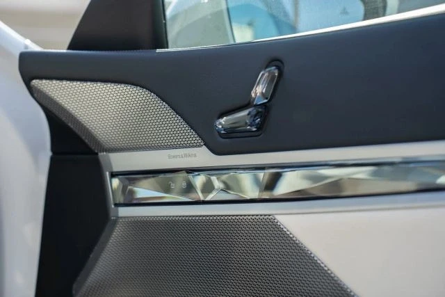 2023 BMW G70 7 Series - Image 18 of 21