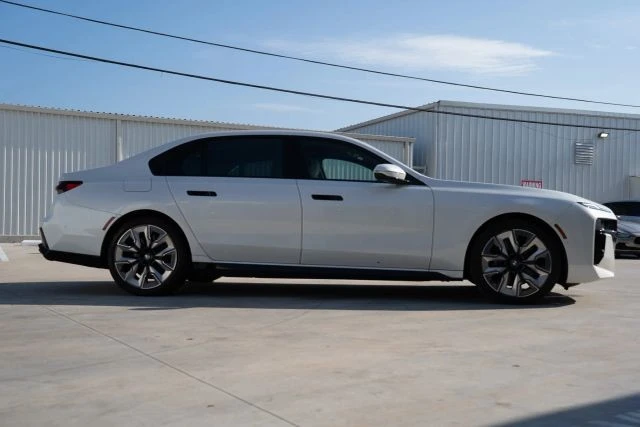 2023 BMW G70 7 Series - Image 3 of 21