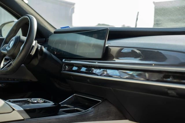 2023 BMW G70 7 Series - Image 19 of 21