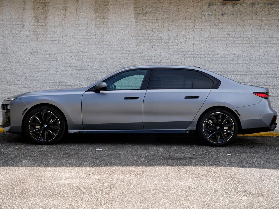 2023 BMW G70 7 Series - Image 3 of 12