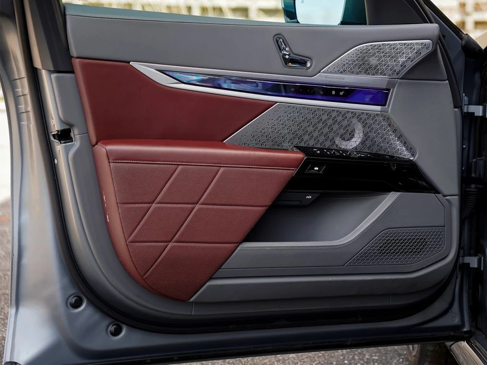 2023 BMW G70 7 Series - Image 12 of 12