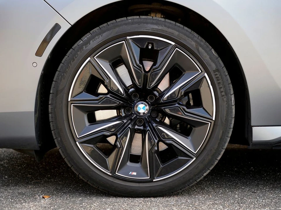 2023 BMW G70 7 Series - Image 10 of 12