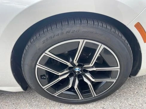 2023 BMW G70 7 Series - Image 7 of 10