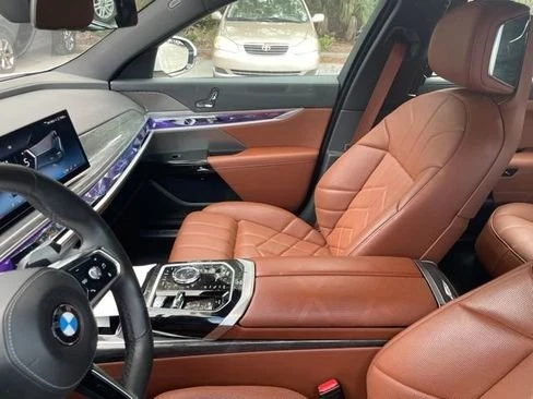 2023 BMW G70 7 Series - Image 9 of 10