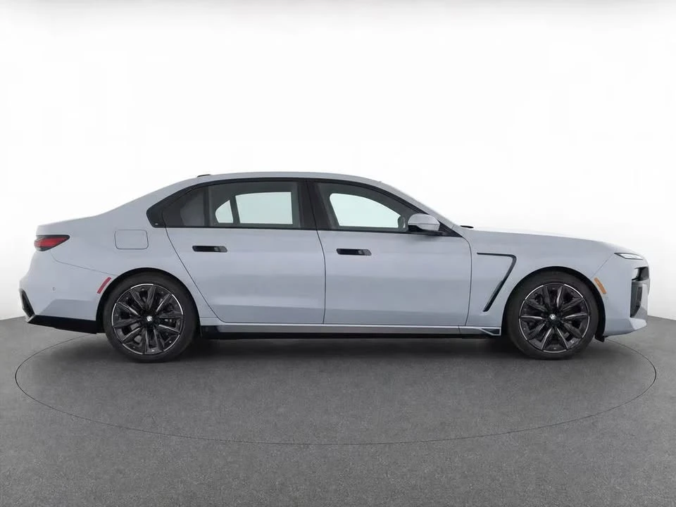 2023 BMW G70 7 Series - Image 4 of 17