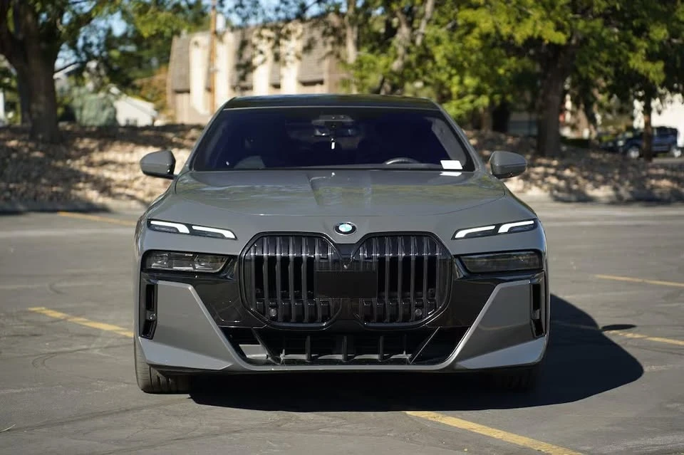 2023 BMW G70 7 Series - Image 2 of 17