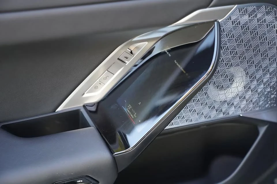 2023 BMW G70 7 Series - Image 16 of 17