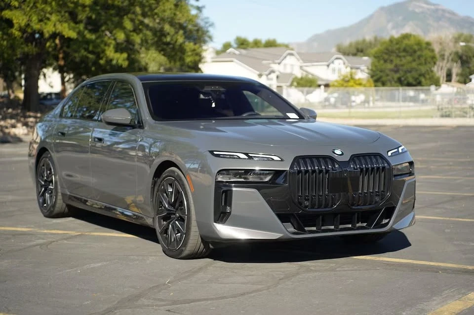 2023 BMW G70 7 Series - Image 3 of 17